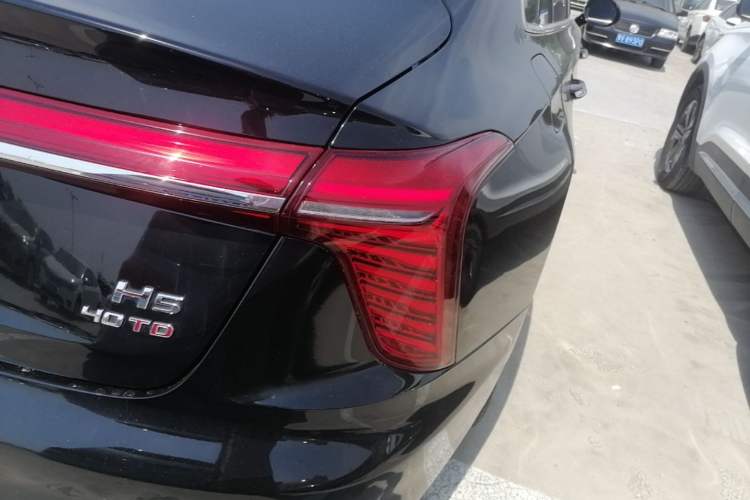Used Hongqi H5 2023 2.0T Automatic Smart Connect Flagship Edition Right Rear Taillight