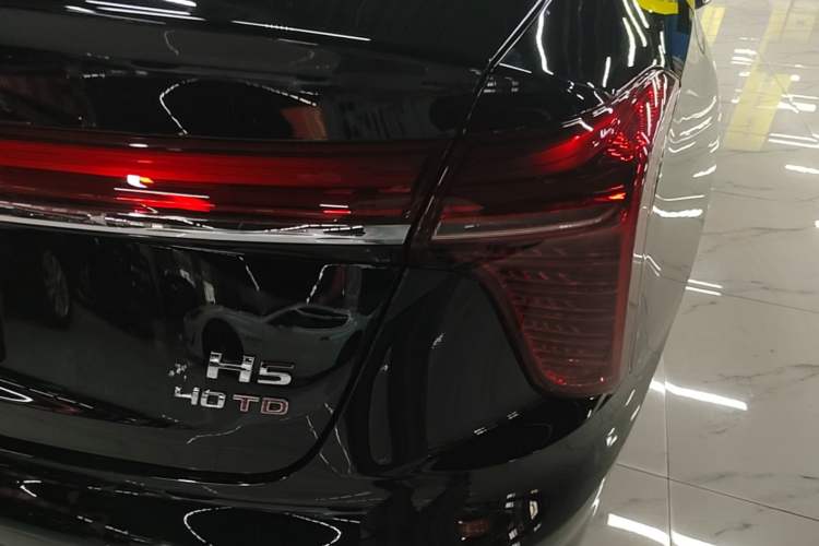 Used Hongqi H5 2023 2.0T Automatic Smart Connect Flagship Edition Right Rear Taillight