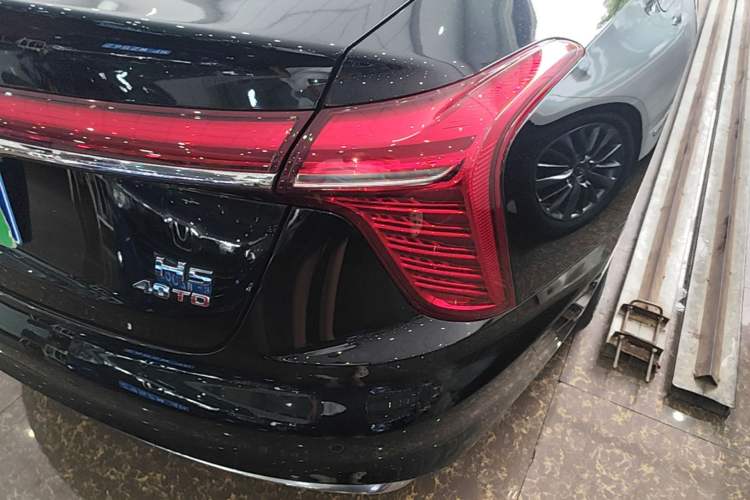 Used Hongqi H5 2023 1.5T DCT Smart Connect Flagship Edition Right Rear Taillight