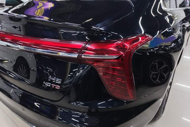 Used Hongqi H5 2023 2.0T Automatic Smart Connect Flagship Edition Right Rear Taillight