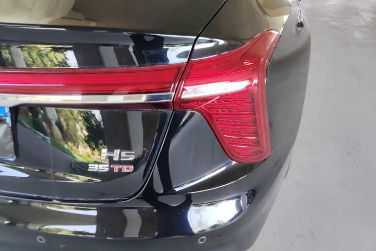Used Hongqi H5 2023 1.5T DCT Smart Connect Flagship Edition Right Rear Taillight