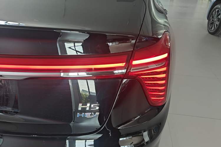 Used Hongqi H5 2023 1.5T HEV Smart Connect Flagship Edition Right Rear Taillight