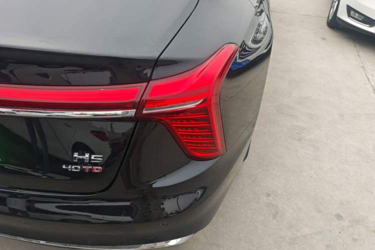 Used Hongqi H5 2023 2.0T Automatic Smart Connect Flagship Edition Right Rear Taillight