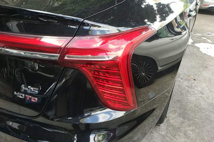 Used Hongqi H5 2023 2.0T Automatic Smart Connect Flagship Edition Right Rear Taillight
