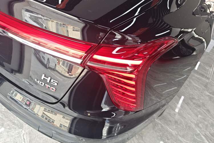 Used Hongqi H5 2023 2.0T Automatic Smart Connect Flagship Edition Right Rear Taillight