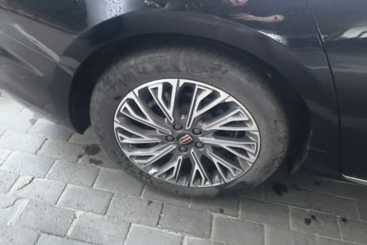 Used Hongqi H5 2023 2.0T Automatic Smart Connect Flagship Edition Right Rear Wheel Hub