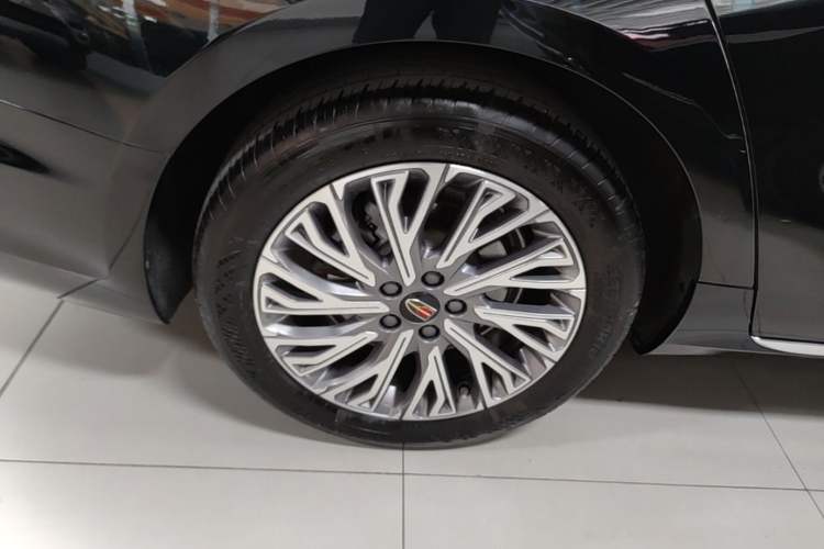 Used Hongqi H5 2023 2.0T Automatic Smart Connect Flagship Edition Right Rear Wheel Hub