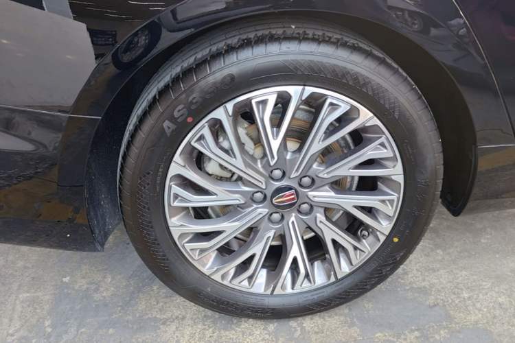 Used Hongqi H5 2023 2.0T Automatic Smart Connect Flagship Edition Right Rear Wheel Hub