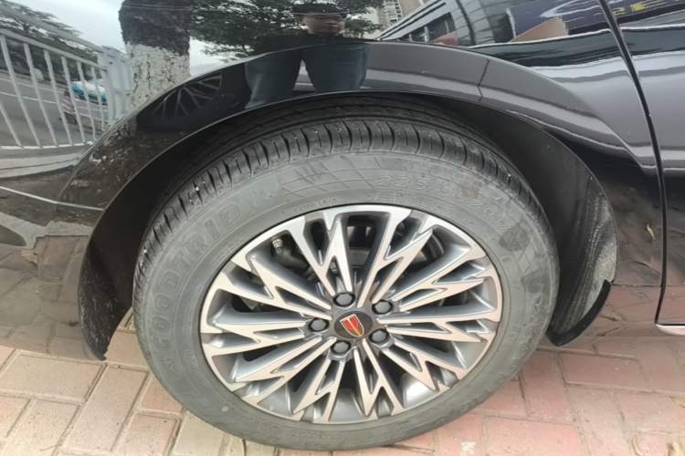 Used Hongqi H5 2023 2.0T Automatic Smart Connect Flagship Edition Right Rear Wheel Hub