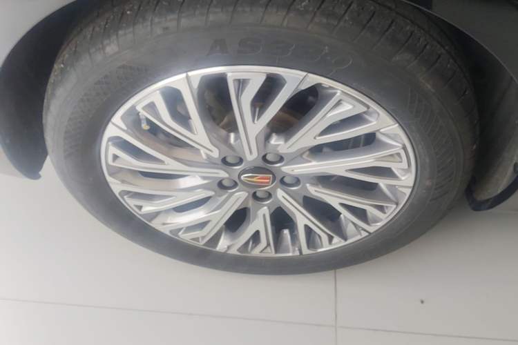 Used Hongqi H5 2023 2.0T Automatic Smart Connect Flagship Edition Right Rear Wheel Hub