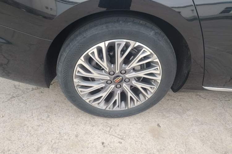 Used Hongqi H5 2023 2.0T Automatic Smart Connect Flagship Edition Right Rear Wheel Hub