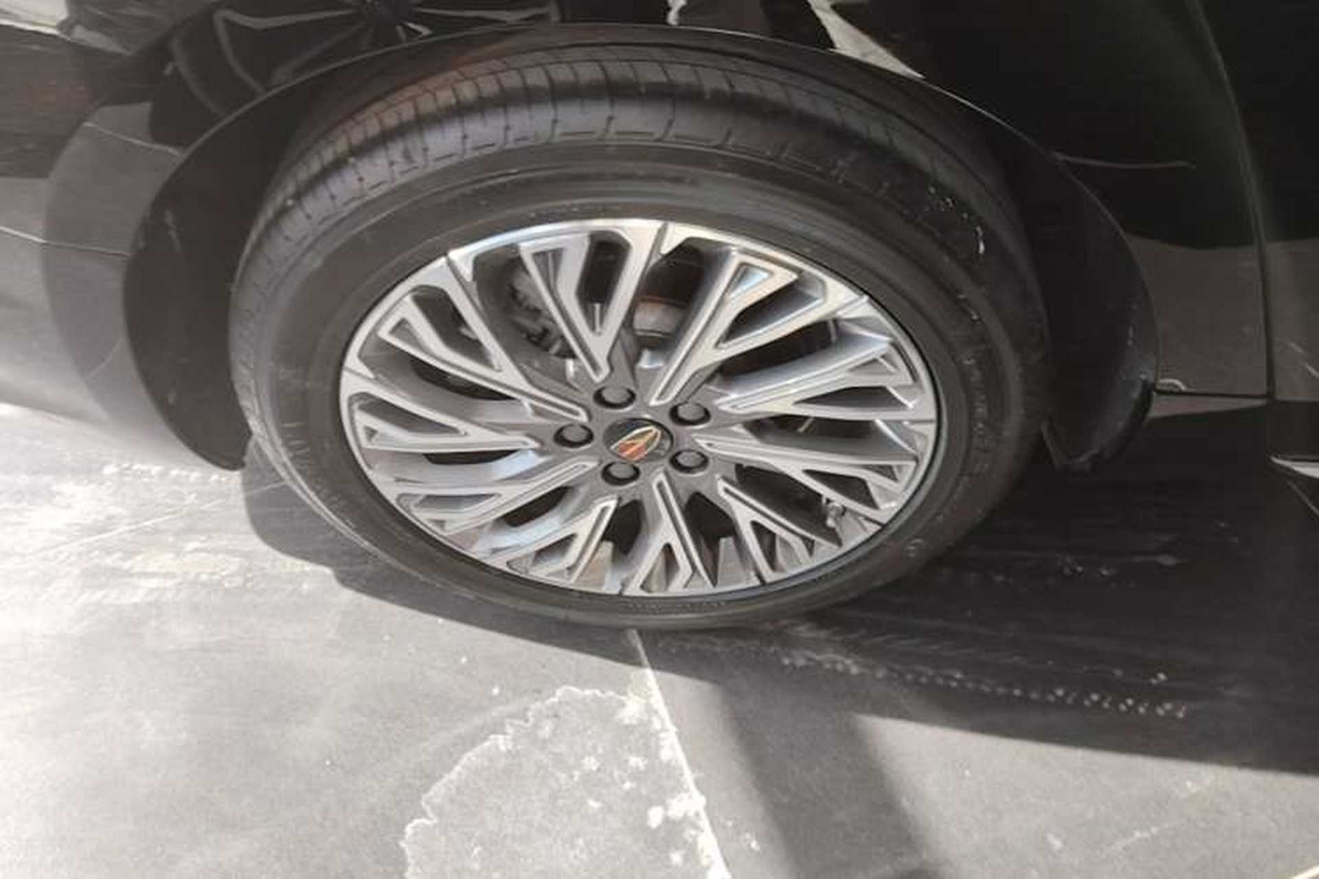 Used Hongqi H5 2023 2.0T Automatic Smart Connect Flagship Edition Right Rear Wheel Hub