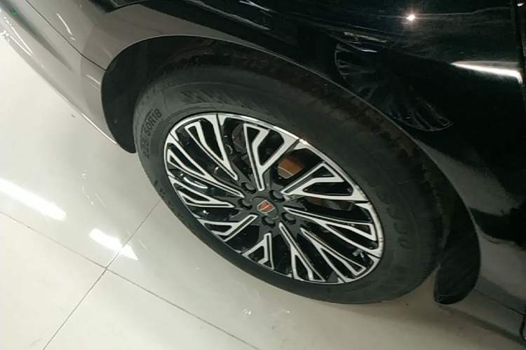 Used Hongqi H5 2023 2.0T Automatic Smart Connect Flagship Edition Right Rear Wheel Hub