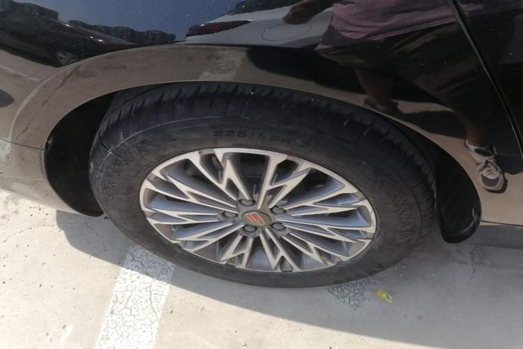 Used Hongqi H5 2023 2.0T Automatic Smart Connect Flagship Edition Right Rear Wheel Hub