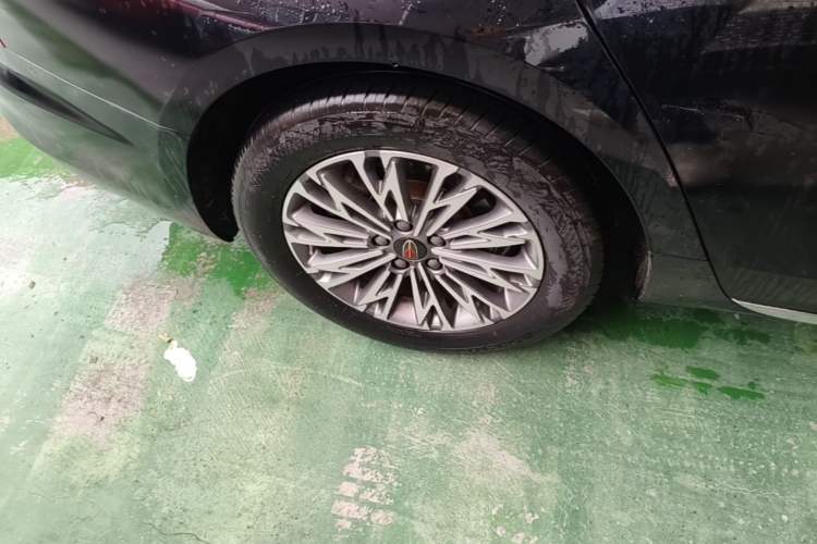 Used Hongqi H5 2023 2.0T Automatic Smart Connect Flagship Edition Right Rear Wheel Hub