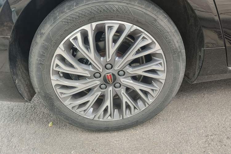 Used Hongqi H5 2023 2.0T Automatic Smart Connect Flagship Edition Right Rear Wheel Hub