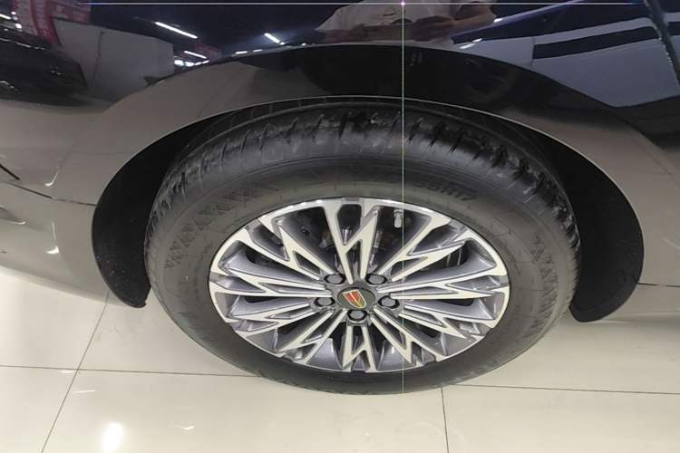 Used Hongqi H5 2023 2.0T Automatic Smart Connect Flagship Edition Right Rear Wheel Hub