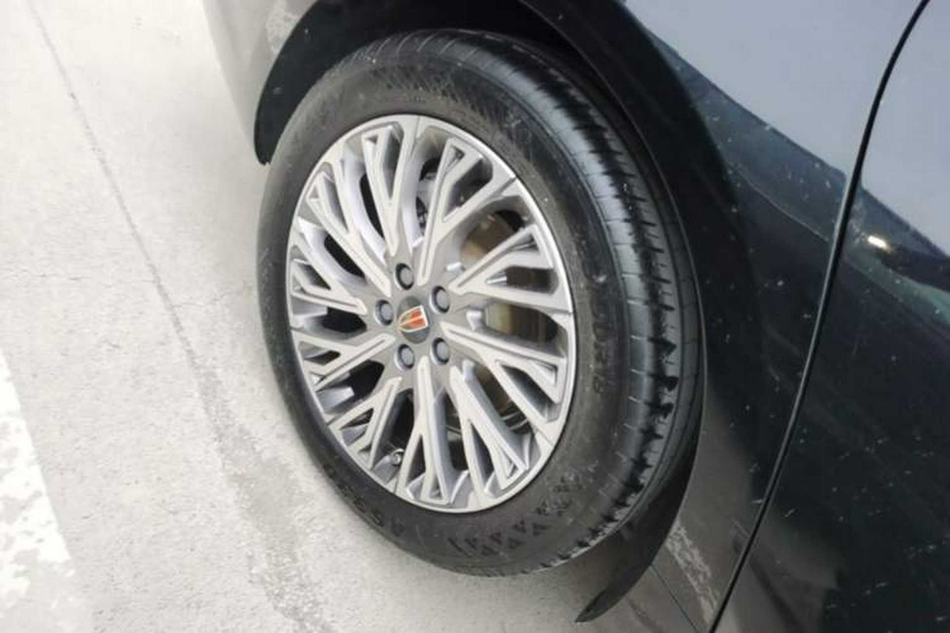 Used Hongqi H5 2023 2.0T Automatic Smart Connect Flagship Edition Right Rear Wheel Hub