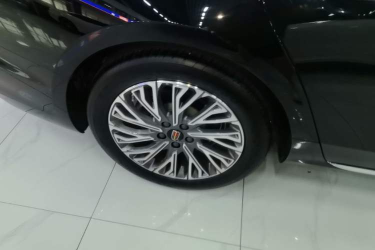 Used Hongqi H5 2023 2.0T Automatic Smart Connect Flagship Edition Right Rear Wheel Hub