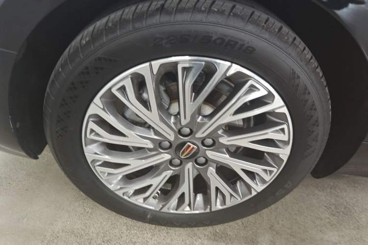 Used Hongqi H5 2023 2.0T Automatic Smart Connect Flagship Edition Right Rear Wheel Hub
