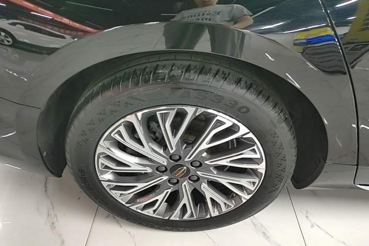 Used Hongqi H5 2023 2.0T Automatic Smart Connect Flagship Edition Right Rear Wheel Hub