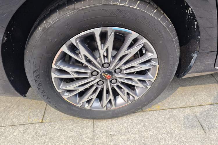 Used Hongqi H5 2023 1.5T DCT Smart Connect Flagship Edition Right Rear Wheel Hub