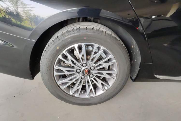 Used Hongqi H5 2023 1.5T DCT Smart Connect Flagship Edition Right Rear Wheel Hub