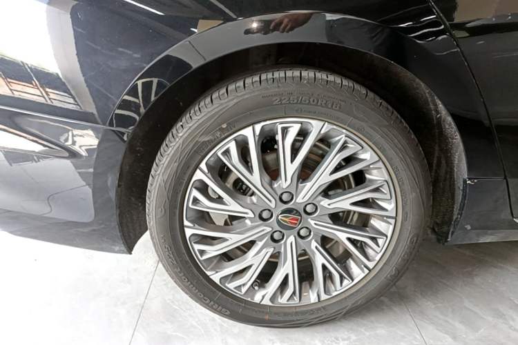 Used Hongqi H5 2023 2.0T Automatic Smart Connect Flagship Edition Right Rear Wheel Hub