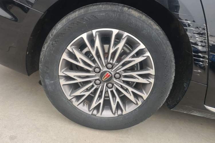 Used Hongqi H5 2023 2.0T Automatic Smart Connect Flagship Edition Right Rear Wheel Hub