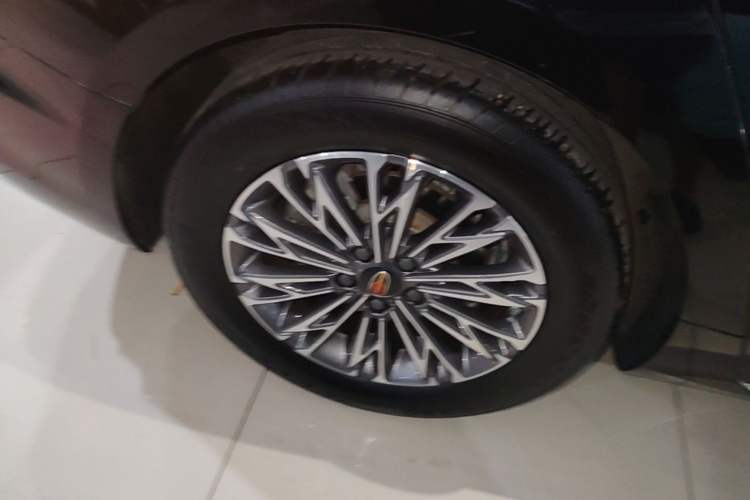 Used Hongqi H5 2023 2.0T Automatic Smart Connect Flagship Edition Right Rear Wheel Hub