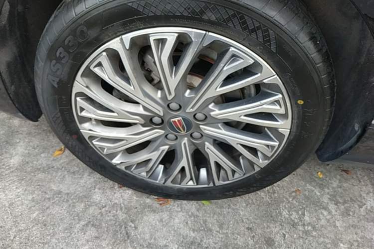 Used Hongqi H5 2023 2.0T Automatic Smart Connect Flagship Edition Right Rear Wheel Hub