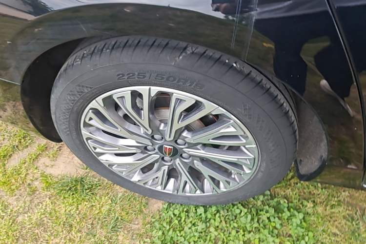 Used Hongqi H5 2023 2.0T Automatic Smart Connect Flagship Edition Right Rear Wheel Hub