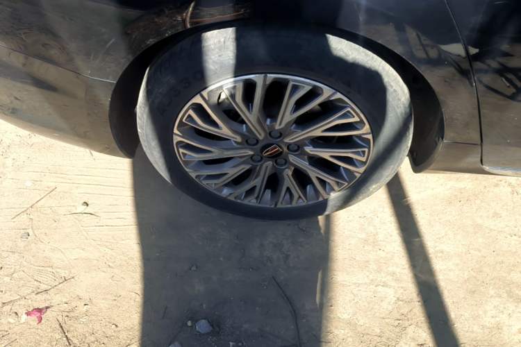 Used Hongqi H5 2023 2.0T Automatic Smart Connect Flagship Edition Right Rear Wheel Hub