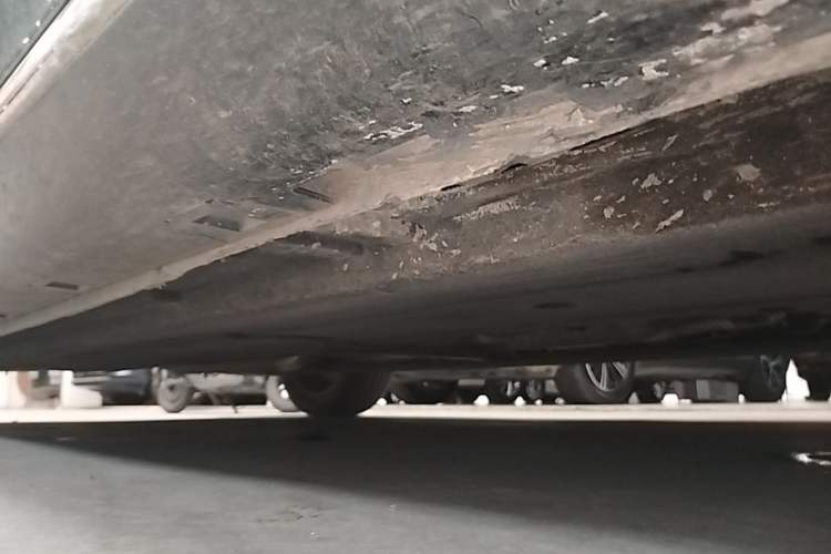 Used Hongqi H5 2023 2.0T Automatic Smart Connect Flagship Edition Right Side Sill