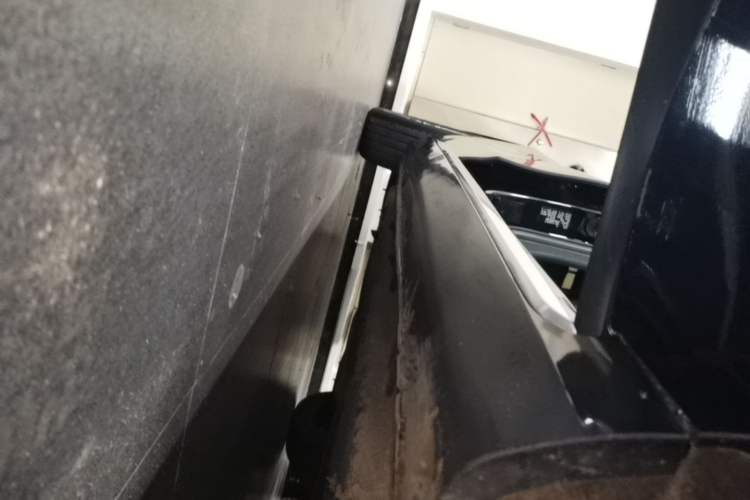 Used Hongqi H5 2023 2.0T Automatic Smart Connect Flagship Edition Right Side Sill