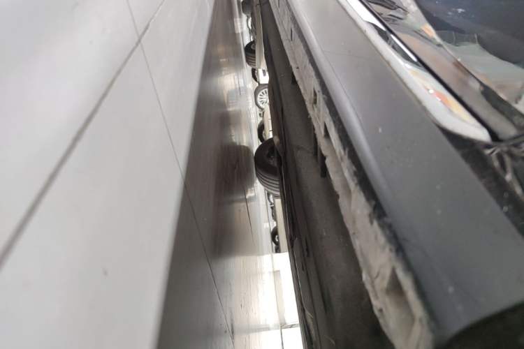 Used Hongqi H5 2023 2.0T Automatic Smart Connect Flagship Edition Right Side Sill