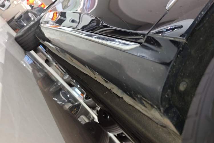 Used Hongqi H5 2023 2.0T Automatic Smart Connect Flagship Edition Right Side Sill
