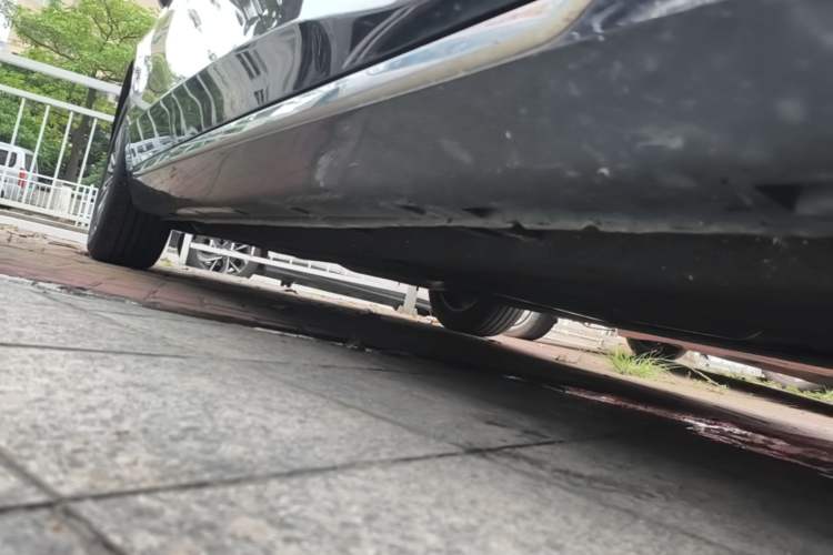 Used Hongqi H5 2023 2.0T Automatic Smart Connect Flagship Edition Right Side Sill