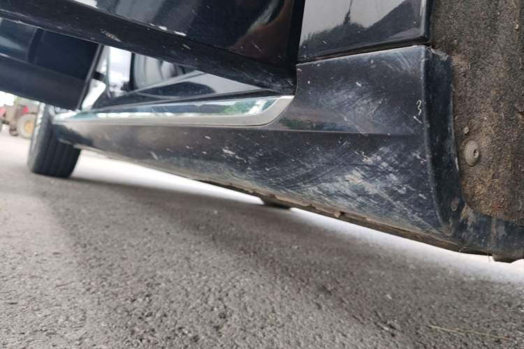 Used Hongqi H5 2023 1.5T DCT Smart Connect Flagship Edition Right Side Sill