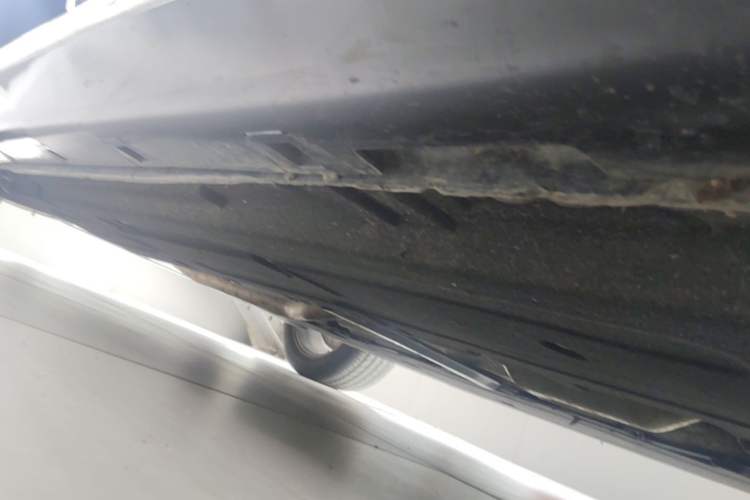 Used Hongqi H5 2023 2.0T Automatic Smart Connect Flagship Edition Right Side Sill
