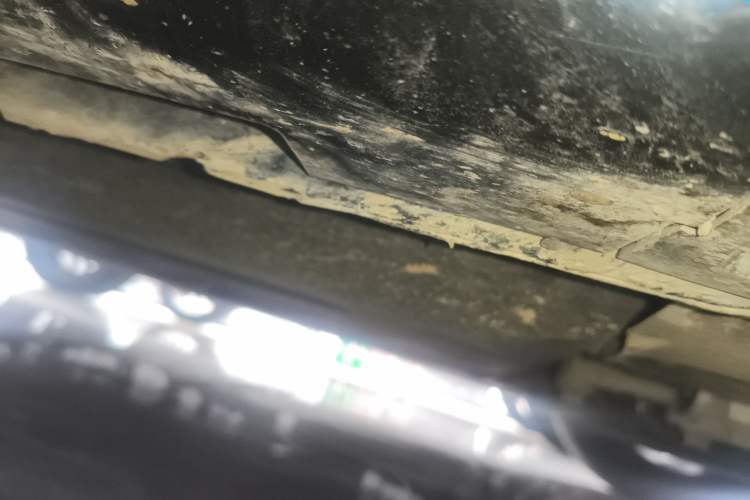Used Hongqi H5 2023 1.5T DCT Smart Connect Flagship Edition Right Side Sill