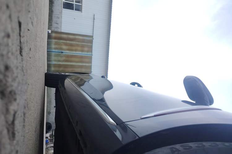 Used Hongqi H5 2023 2.0T Automatic Smart Connect Flagship Edition Right Side Sill