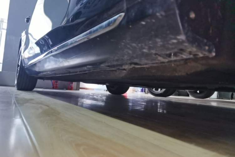 Used Hongqi H5 2023 1.5T DCT Smart Connect Flagship Edition Right Side Sill