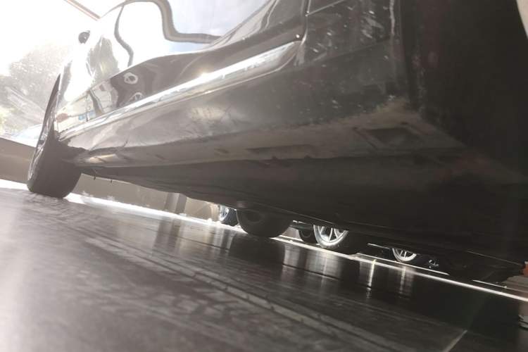 Used Hongqi H5 2023 2.0T Automatic Smart Connect Flagship Edition Right Side Sill