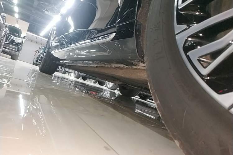 Used Hongqi H5 2023 2.0T Automatic Smart Connect Flagship Edition Right Side Sill