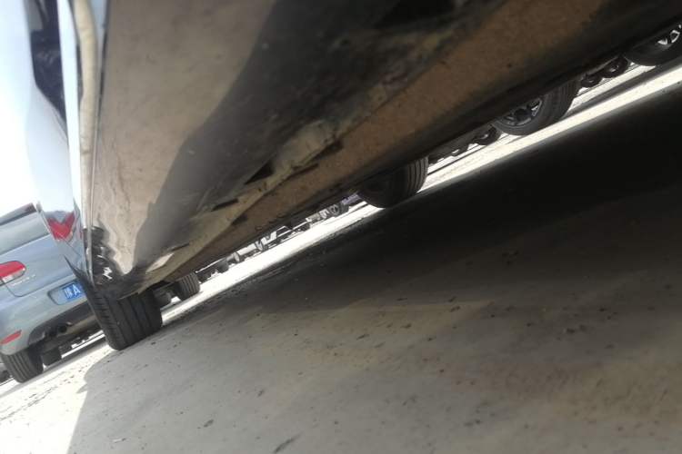 Used Hongqi H5 2023 2.0T Automatic Smart Connect Flagship Edition Right Side Sill