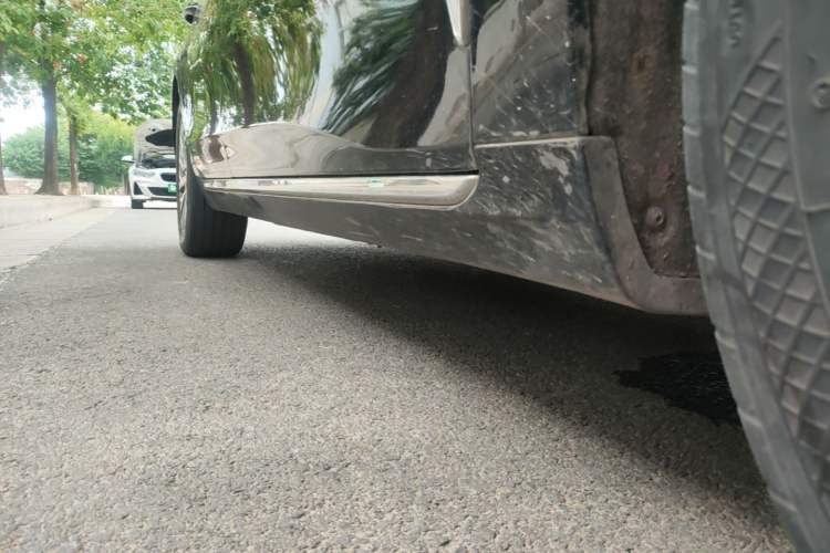 Used Hongqi H5 2023 2.0T Automatic Smart Connect Flagship Edition Right Side Sill