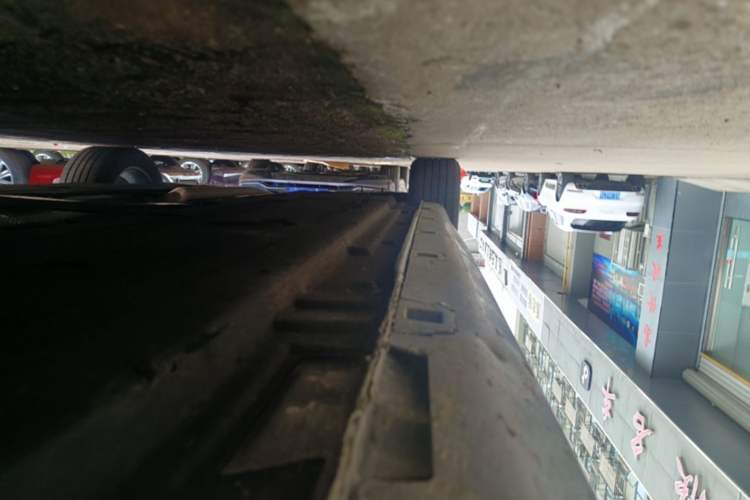 Used Hongqi H5 2023 2.0T Automatic Smart Connect Flagship Edition Right Side Sill