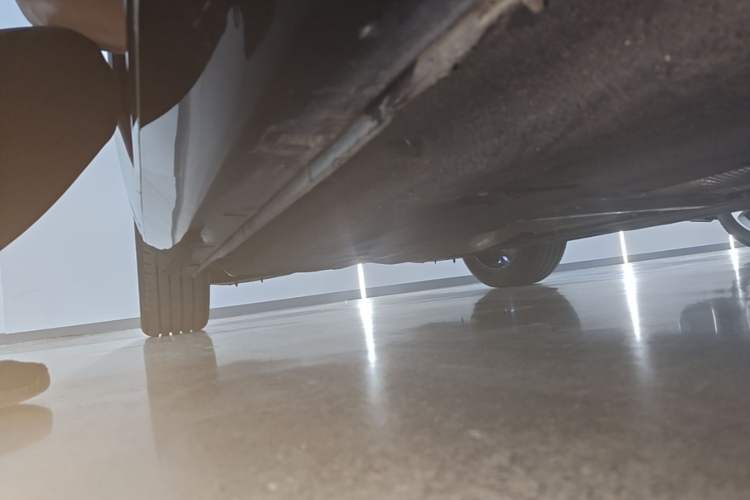 Used Hongqi H5 2023 2.0T Automatic Smart Connect Flagship Edition Right Side Sill