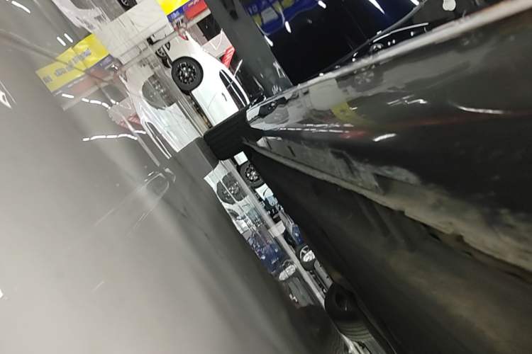 Used Hongqi H5 2023 2.0T Automatic Smart Connect Flagship Edition Right Side Sill
